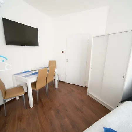 דירה Bluestars Family קרלובי וארי