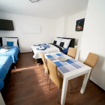 דירה Bluestars Family קרלובי וארי