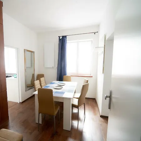 Bluestars Family דירה *