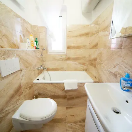 Bluestars Family דירה