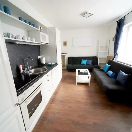 Bluestars Family קרלובי וארי