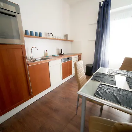 Bluestars Family קרלובי וארי