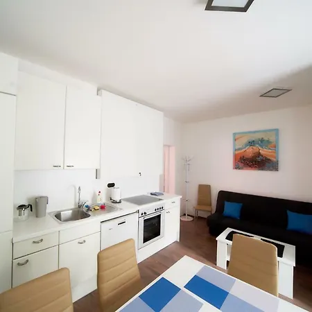 Bluestars Family דירה *