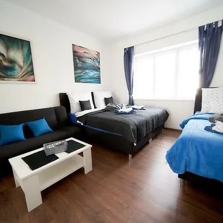 דירה Bluestars Family קרלובי וארי