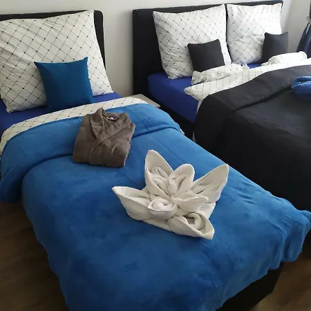 Bluestars Family קרלובי וארי