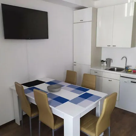 Bluestars Family דירה *