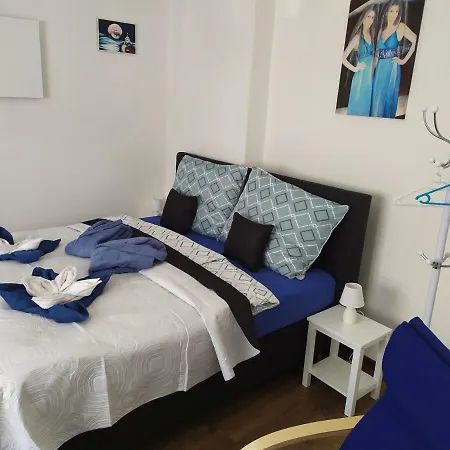 Bluestars Family דירה *