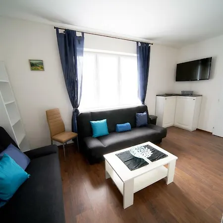 Bluestars Family Apartment