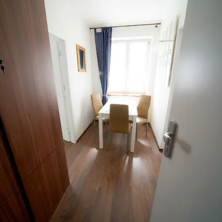 Bluestars Family Apartment