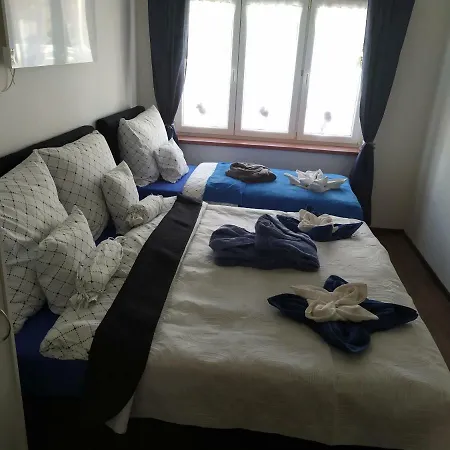 Bluestars Family Apartment